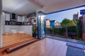 Luxury 2-Bed Serviced Apartment with Sauna